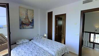 Beautiful Penthouse Near Beach