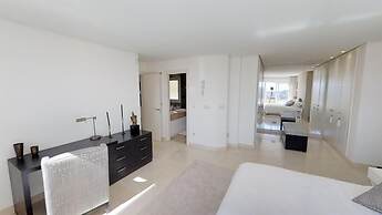 Outstanding Penthouse Near Puerto Banus