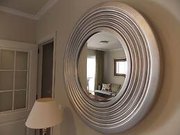 Beachside Apartment Near Puerto Banus