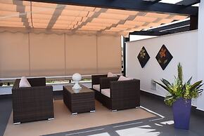 Semi Detached Townhouse Near The Beach