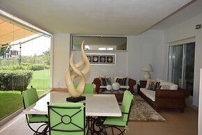 Semi Detached Townhouse Near The Beach