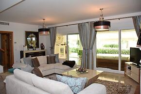 Semi Detached Townhouse Near The Beach