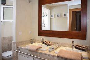 Semi Detached Townhouse Near The Beach