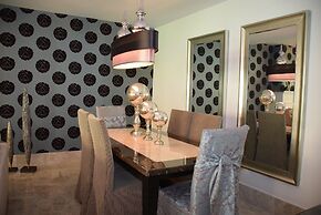 Semi Detached Townhouse Near The Beach