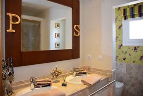 Semi Detached Townhouse Near The Beach