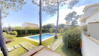 Very Nice Family Apartment, Close To Pool