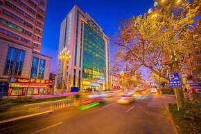 Ramada by Wyndham Encore Kaili West