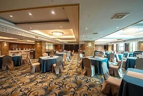 Ramada by Wyndham Encore Kaili West