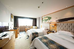 Ramada by Wyndham Encore Kaili West