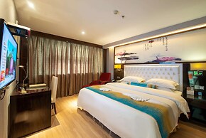 Ramada by Wyndham Encore Kaili West