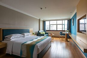 Ramada by Wyndham Encore Kaili West