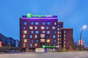 Holiday Inn Express Beijing Shijingshan Lakeview, an IHG Hotel