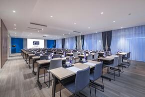 Holiday Inn Express Beijing Shijingshan Lakeview by IHG