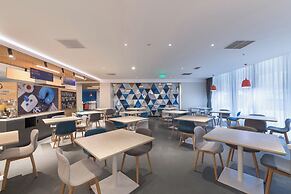 Holiday Inn Express Beijing Shijingshan Lakeview by IHG