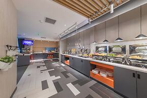 Holiday Inn Express Beijing Shijingshan Lakeview by IHG