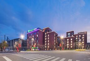 Holiday Inn Express Beijing Shijingshan Lakeview by IHG