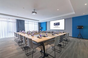 Holiday Inn Express Beijing Shijingshan Lakeview by IHG