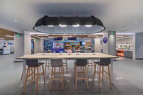 Holiday Inn Express Beijing Shijingshan Lakeview by IHG