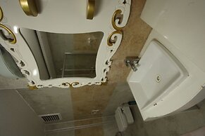 The City Walls Suit Hotel