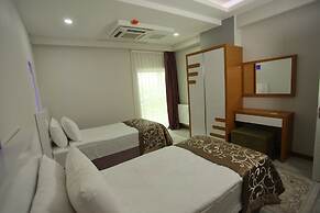 The City Walls Suit Hotel