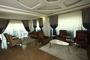 The City Walls Suit Hotel