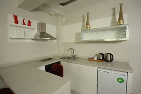 The City Walls Suit Hotel