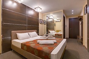 Hotel Randevu Pionerskaya