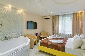 Hotel Randevu Pionerskaya