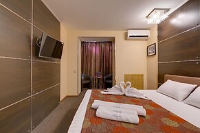 Hotel Randevu Pionerskaya