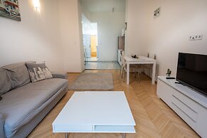 Lie On Me Lazy Simon