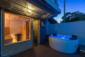 Shirahama White Beach House