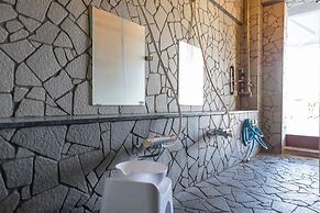 Shirahama White Beach House