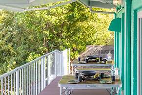 Shirahama White Beach House