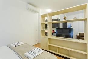 Es402 At the Historic Modernist Esther Builing