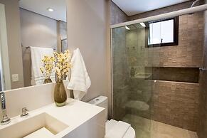 Lr902 Crème de la Crème in Jardins! New and Chic