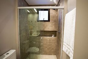 Lr902 Crème de la Crème in Jardins! New and Chic