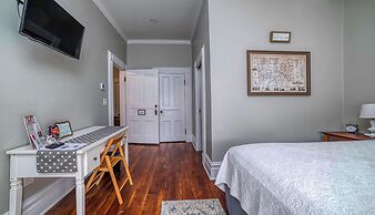 Hatch House Bed & Breakfast