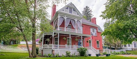 Hatch House Bed & Breakfast