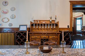 Hatch House Bed & Breakfast