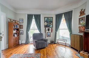 Hatch House Bed & Breakfast