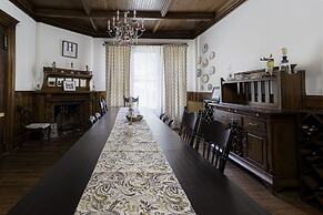 Hatch House Bed & Breakfast