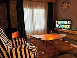 Antik River House
