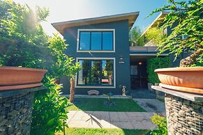 Antik River House