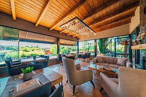 Antik River House