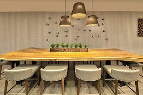 Element Toronto Airport