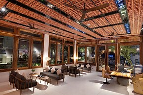 Sky Gem Central Hotel