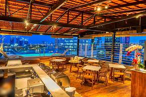 Sky Gem Central Hotel