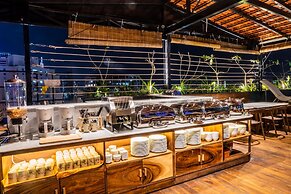 Sky Gem Central Hotel