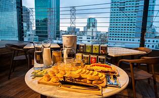 Sky Gem Central Hotel