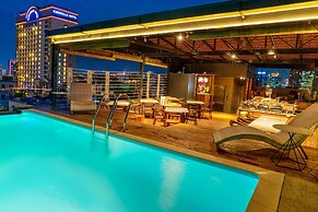 Sky Gem Central Hotel